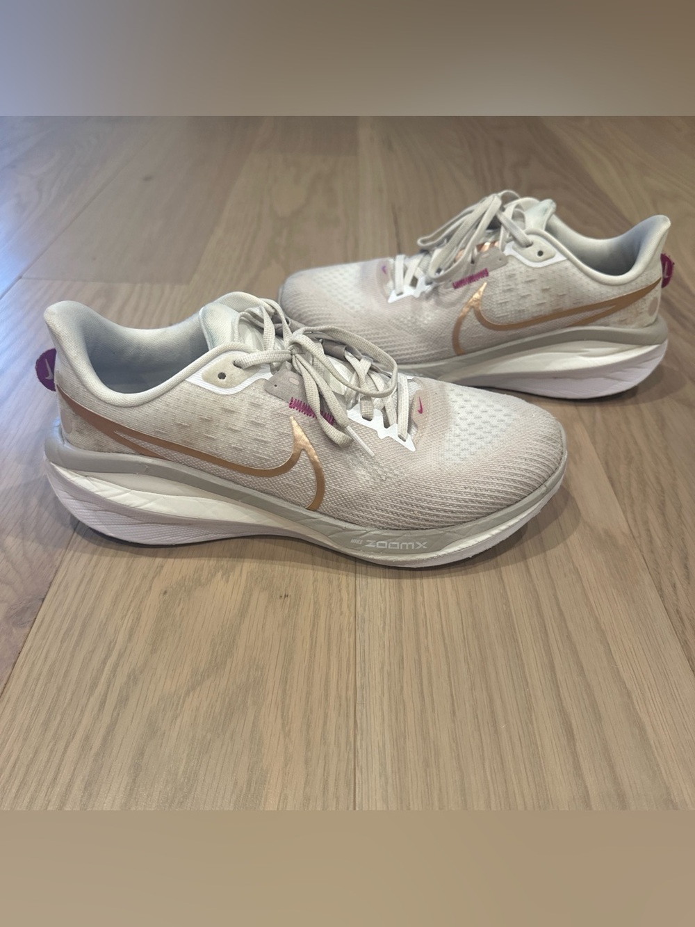 Nike Zoom Vomero 17 Women's Running Shoes - Light Beige with Rose Gold Size 8.5